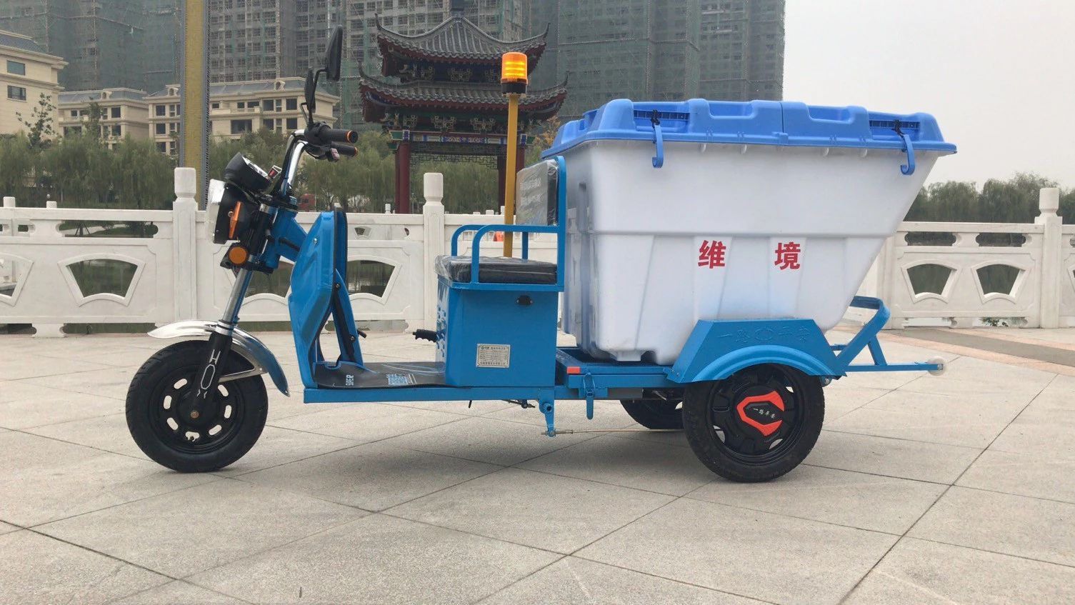 1ff3e88cfbffa6691190aa1b504cc16.jpg 保洁车